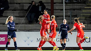 4:0 beim FC Rosengard und Viertelfinaleinzug: Die Bayern-Frauen jubeln in Schweden © Imago