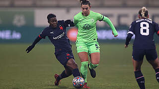 Durchschlagskräftig: VfL-Nationalspielerin Lena Oberdorf (M.) gegen Slavia Prag © Getty Images