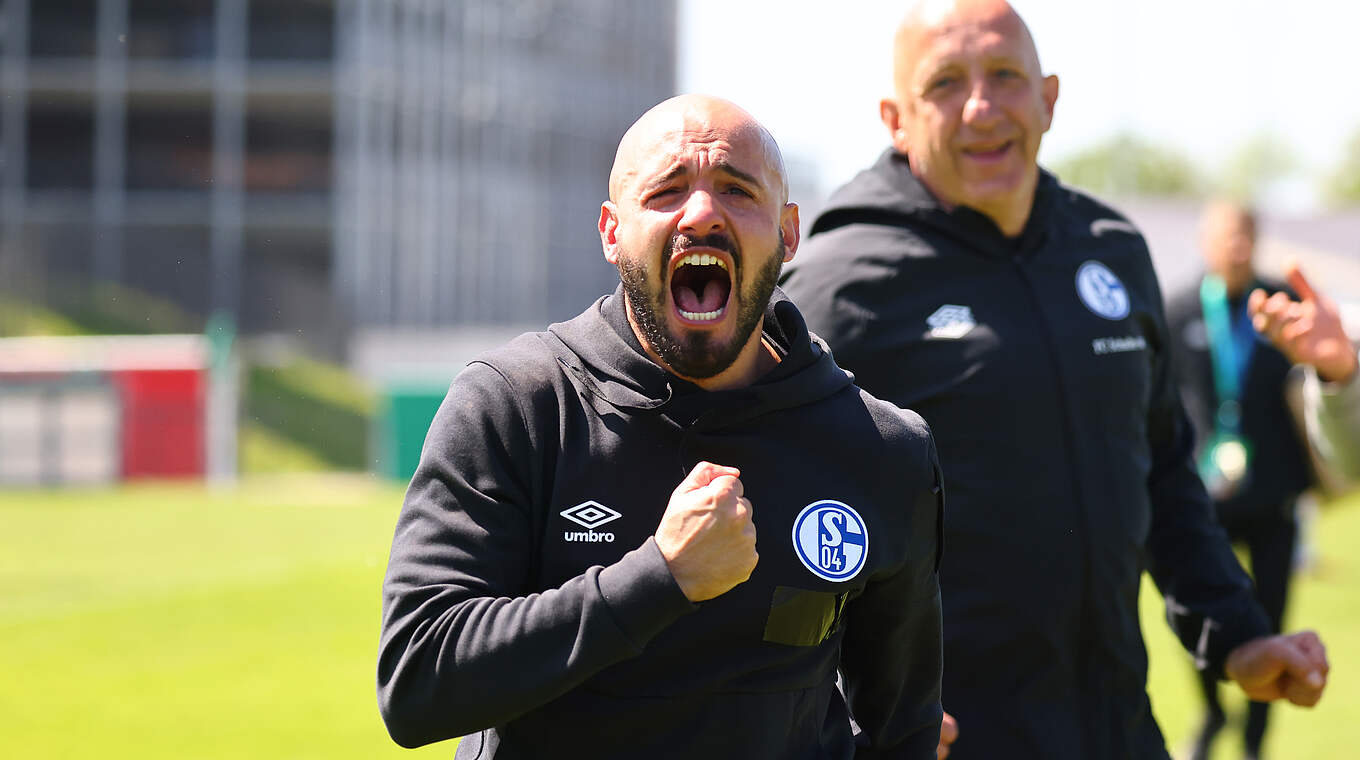 Schalke-Meistertrainer Onur Cinel: "Dieser Erfolg verbindet uns für immer" © 2022 Getty Images