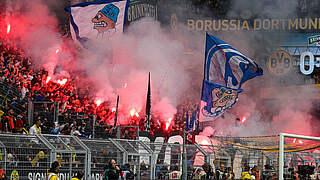 Pyrotechnik im Derby in Dortmund: Geldstrafe für den FC Schalke 04 © imago