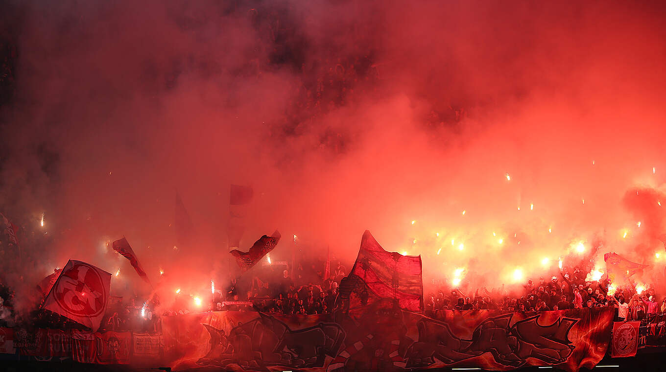 Pyrotechnik gezündet: Der 1. FC Kaiserslautern muss eine Geldstrafe zahlen © Getty Images