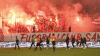 Pyrotechnik gezündet: Der FC St. Pauli muss eine Geldstrafe zahlen © imago