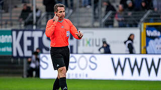 Leitet in München seine 144. Bundesligapartie: der FIFA-Schiedsrichter Tobias Stieler © 