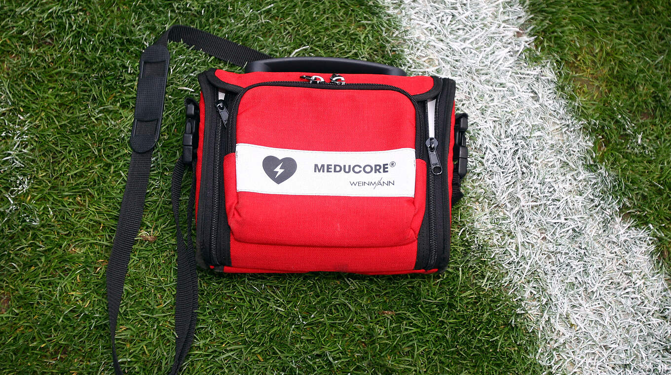 Defibrillator: Ein AED ist für die Laien-Reanimation konzipiert © Getty Images
