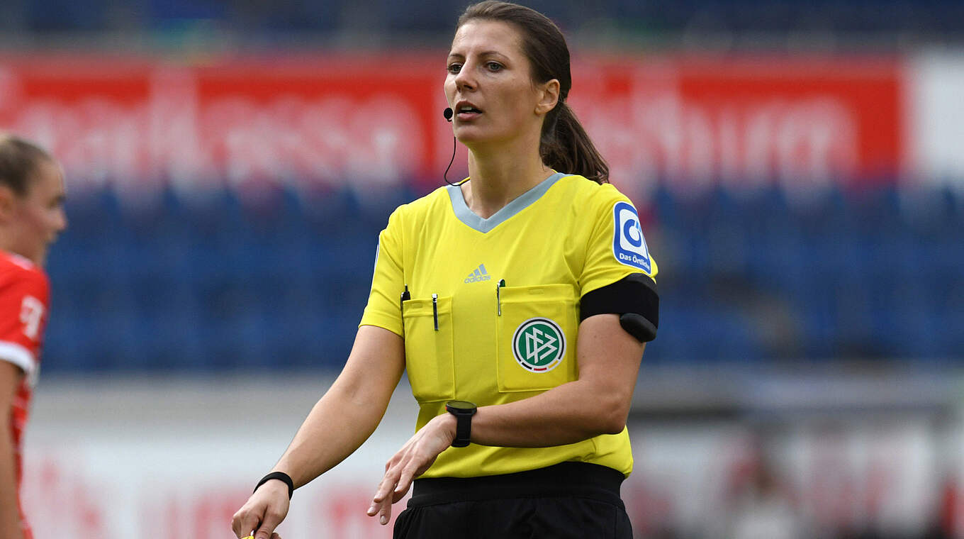 Steht vor ihrem siebten Einsatz in der Frauen-Bundesliga: Schiedsrichterin Annika Kost © imago