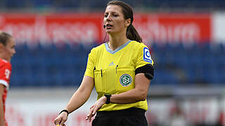 Steht vor ihrem siebten Einsatz in der Frauen-Bundesliga: Schiedsrichterin Annika Kost © imago