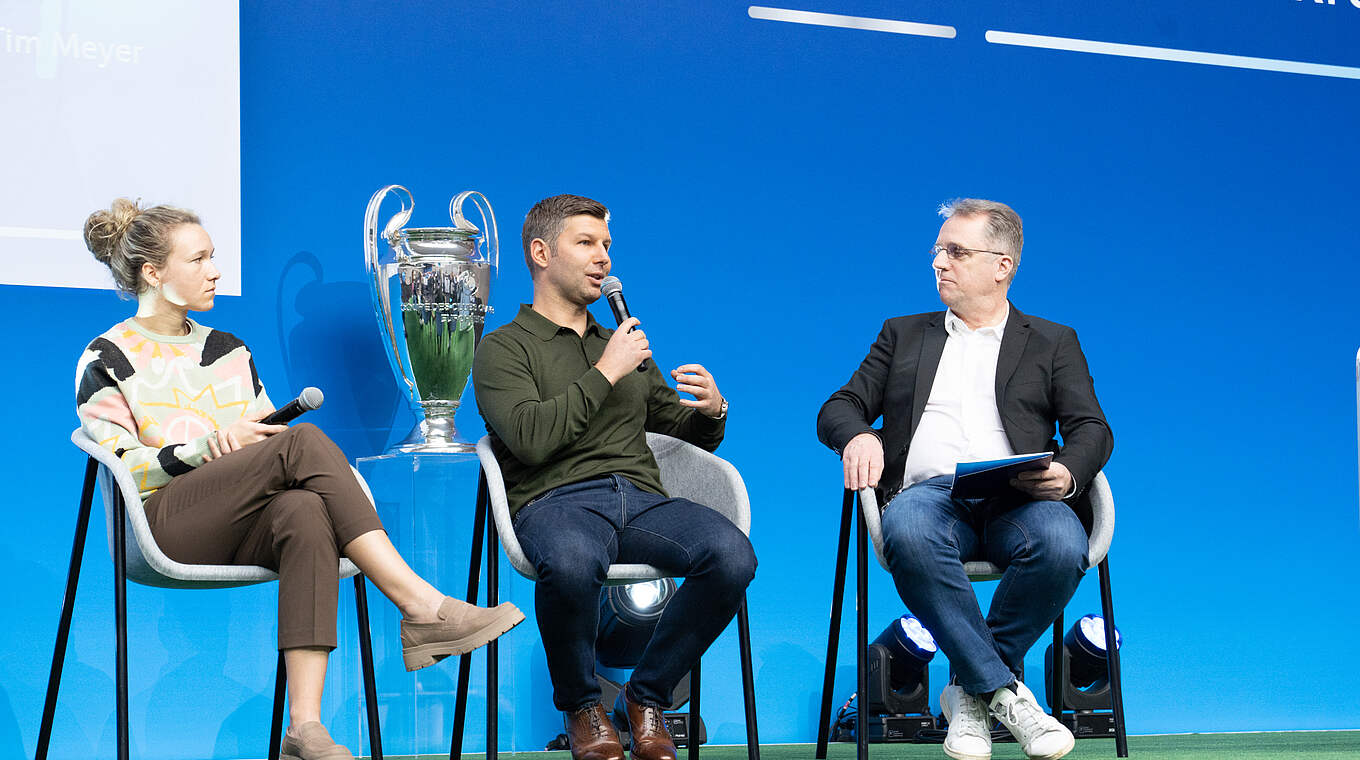 Von links nach rechts: Josephine Henning, Thomas Hitzlsperger und Tim Meyer © Yuliia Perekopaiko/DFB