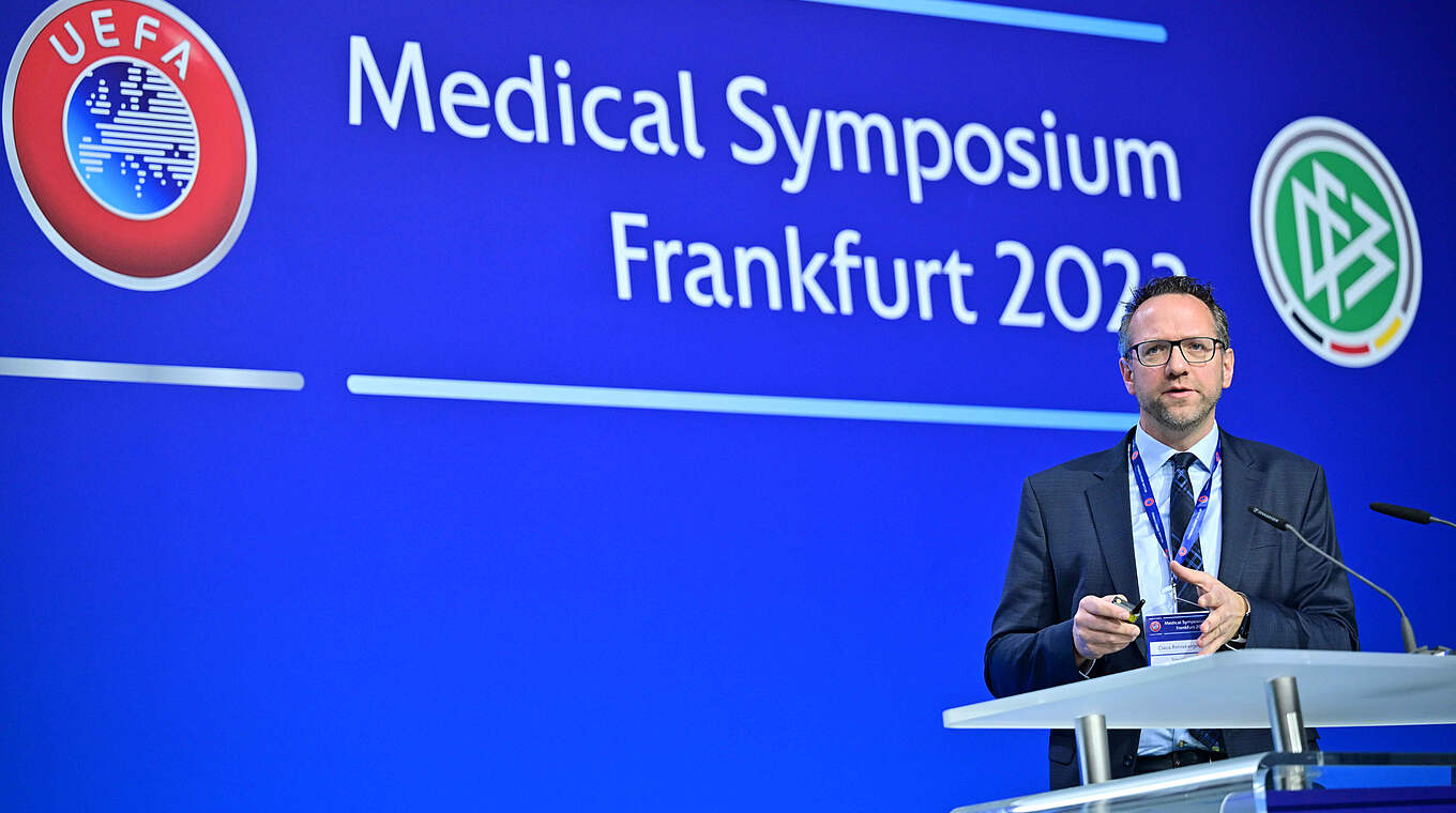 Prof. Dr. Claus Reinsberger: Zuständig für die medizinische Wirkung von Kopfbällen © UEFA/Getty Image