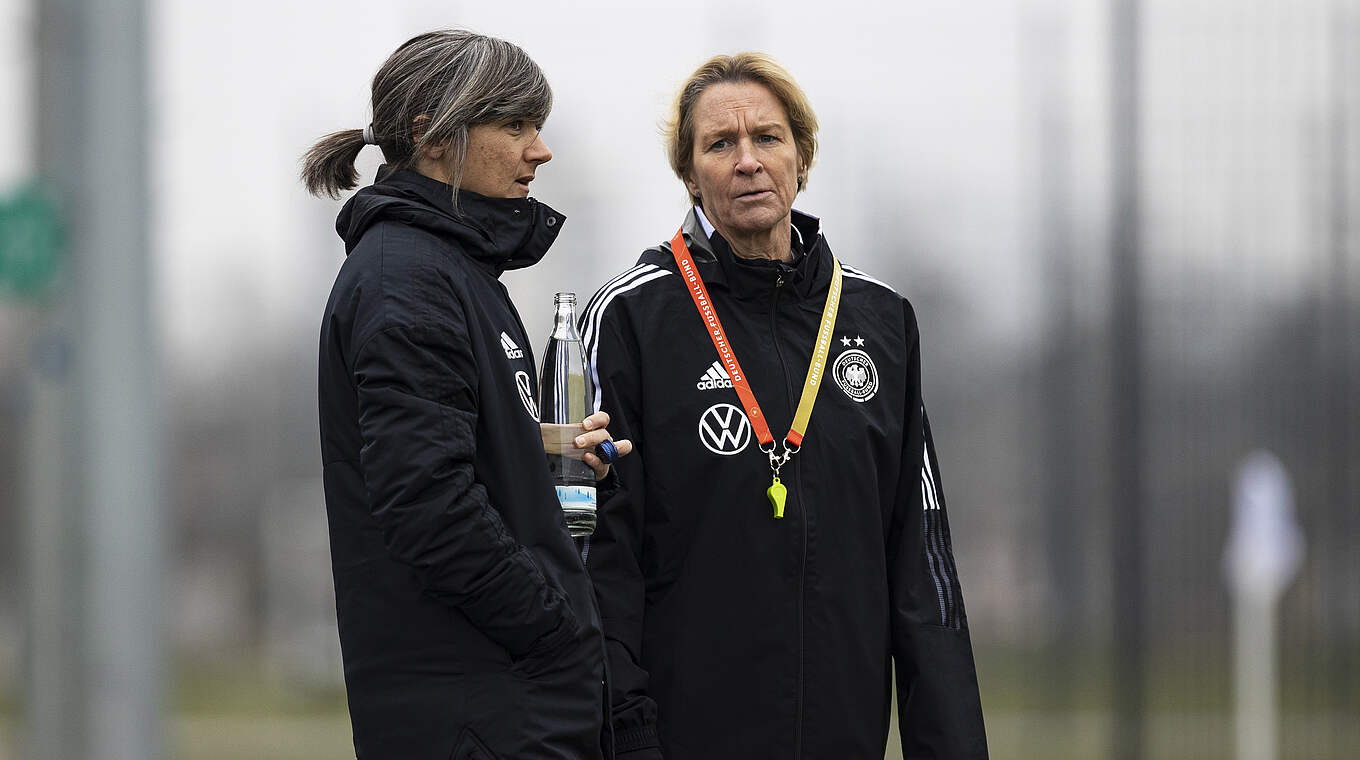 Sabine Loderer (l.) und Martina Voss-Tecklenburg © Thomas Böcker/DFB