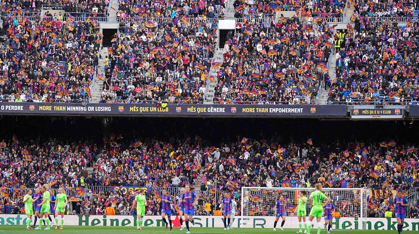 Rekordkulisse: Barcelona und Wolfsburg spielen vor 91.648 Fans im Camp Nou © Imago Images