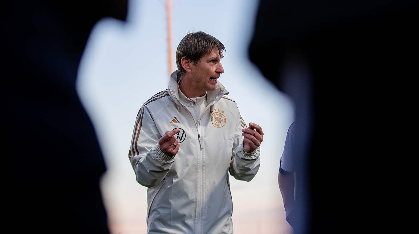Coach Prus: "Neuen Spielern die Gelegenheit zu geben, sich international zu messen" © Thomas Böcker/DFB
