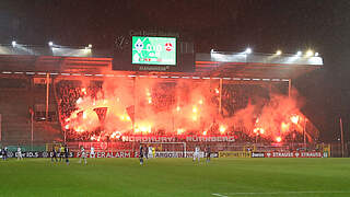 Wegen Pyrotechnik der Fans mit einer Geldstrafe belegt: der 1. FC Nürnberg © imago