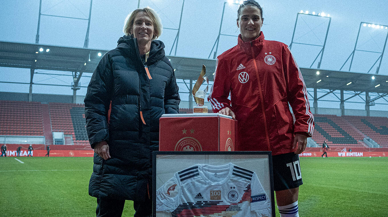 Ehrung zum 100. Länderspiel mit Martina Voss-Tecklenburg © Thomas Böcker/DFB