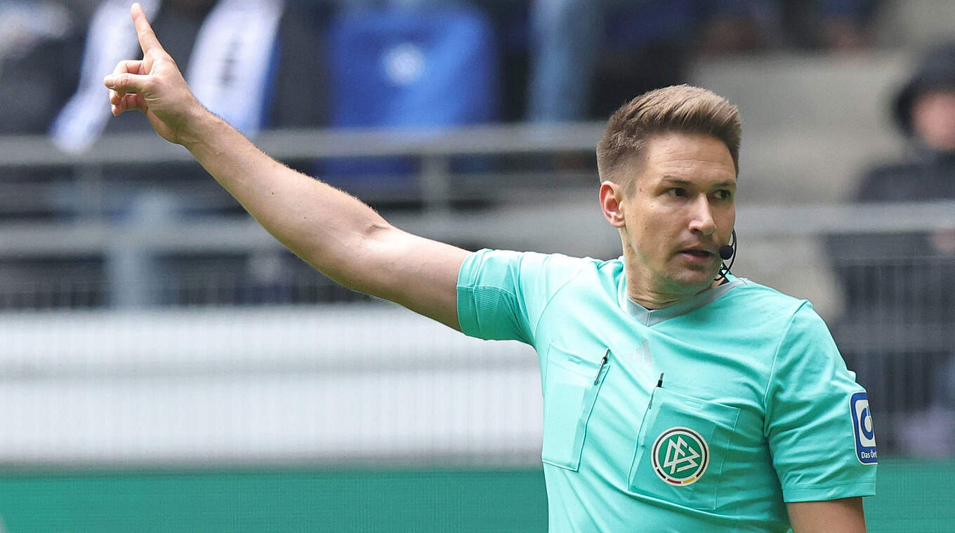 Leitet in Mönchengladbach zum 24. Mal ein Spiel in der Bundesliga: Tobias Reichel © imago