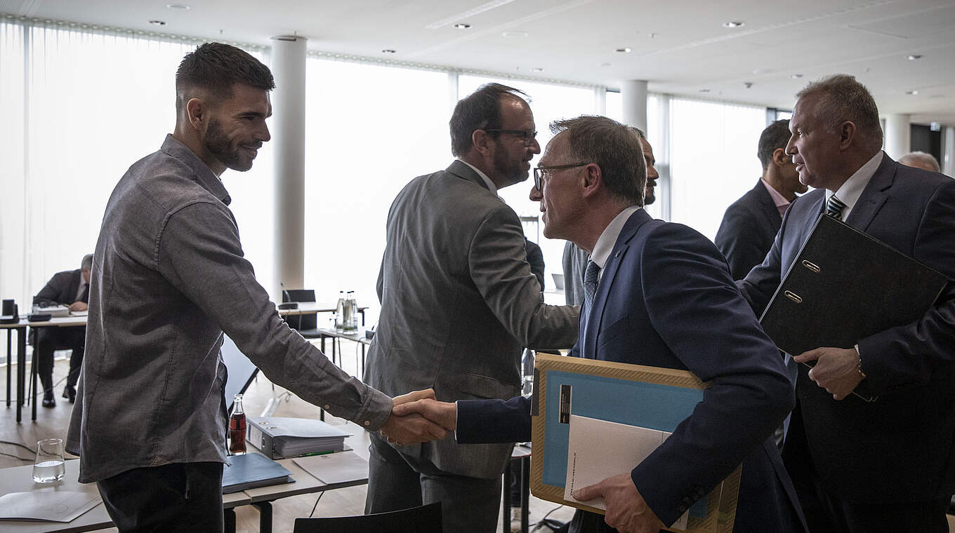 Dritter Verhandlungstag: Mario Vuskovic (l.) und Stephan Oberholz © Lara Suffel/DFB