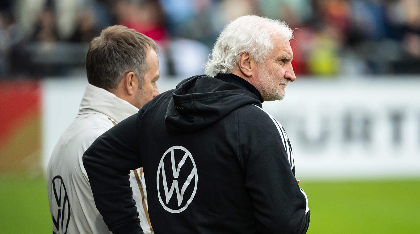 Hansi Flick (l.) und Rudi Völler (r.) © DFB