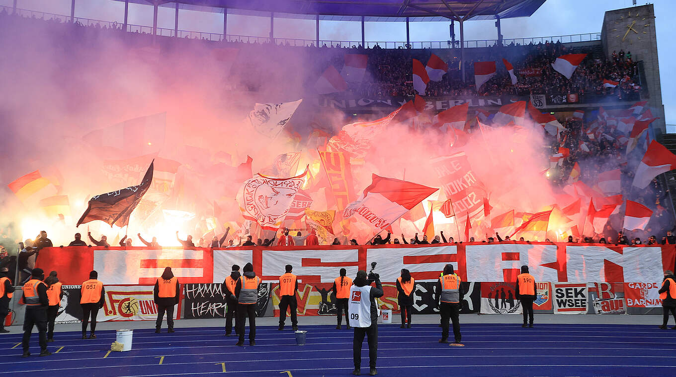 Pyrotechnik im Unioner Fanblock: 73.000 Euro Geldstrafe für den Verein © imago