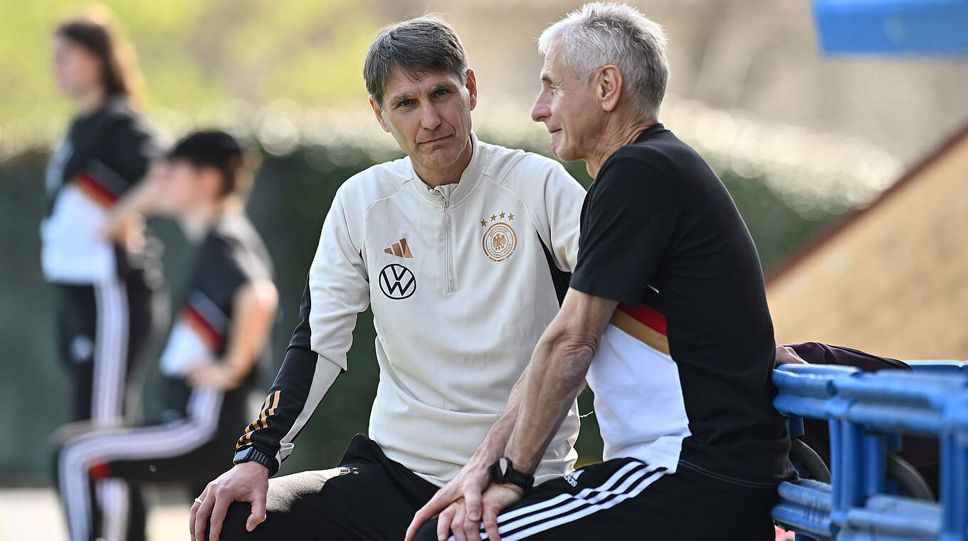 DFB-Trainer Michael Prus (l.): "Wir werden einige Premieren haben" © 2023 Getty Images