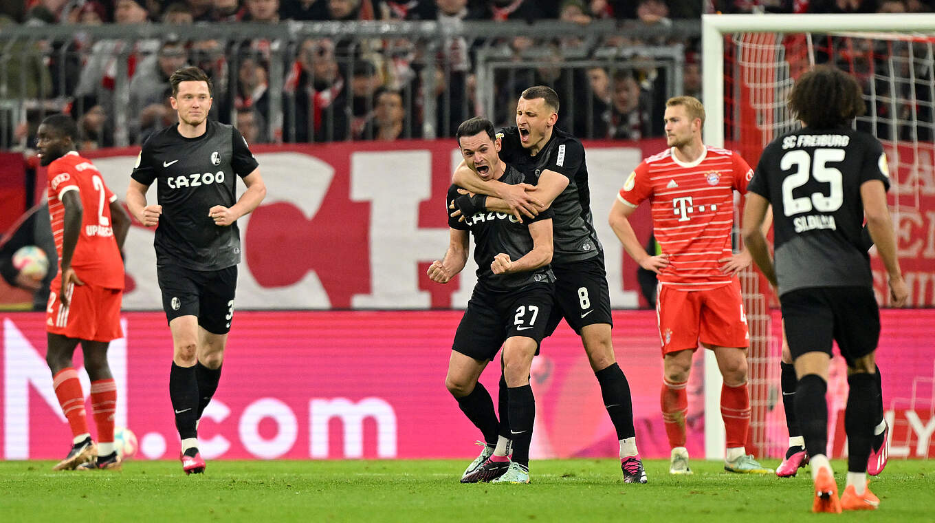 Jubel über den Einzug ins Halbfinale: Freiburg schaltet den FC Bayern aus © Getty Images