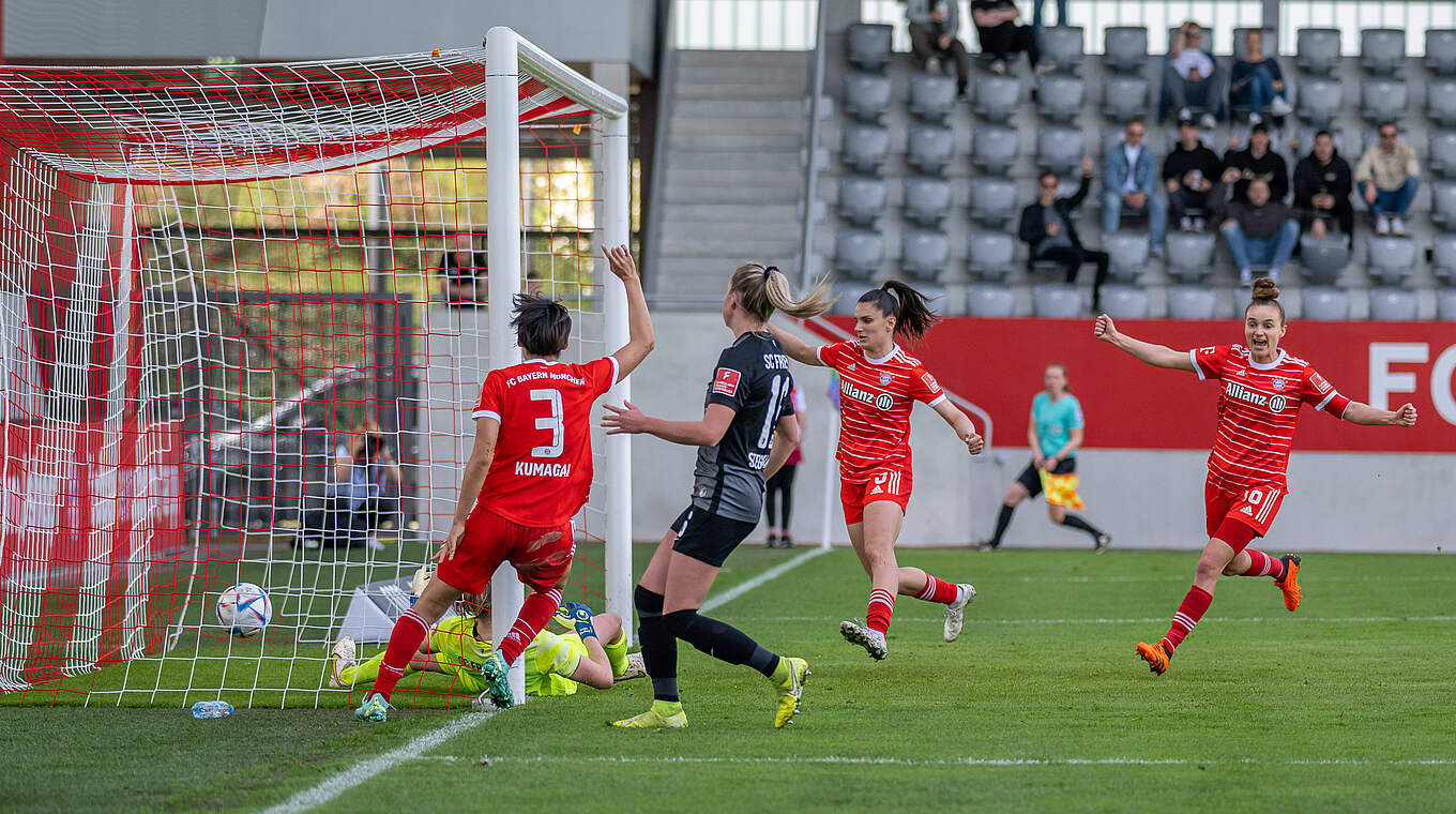 Großer Jubel: Saki Kumagai, Jovana Damnjanovic und Lina Magull (v.l.n.r.) © Imago