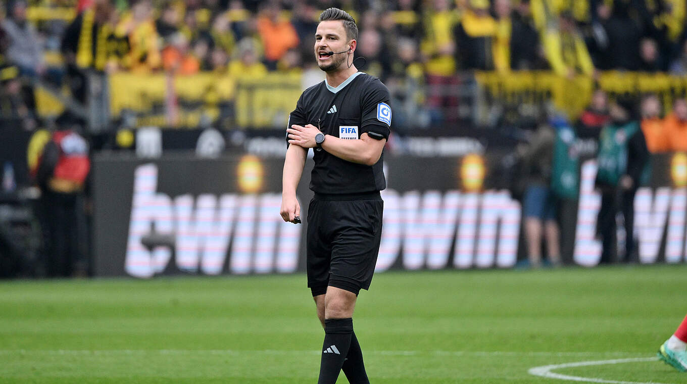 Pfeift für den FC Rastatt 04: FIFA-Referee Daniel Schlager © imago