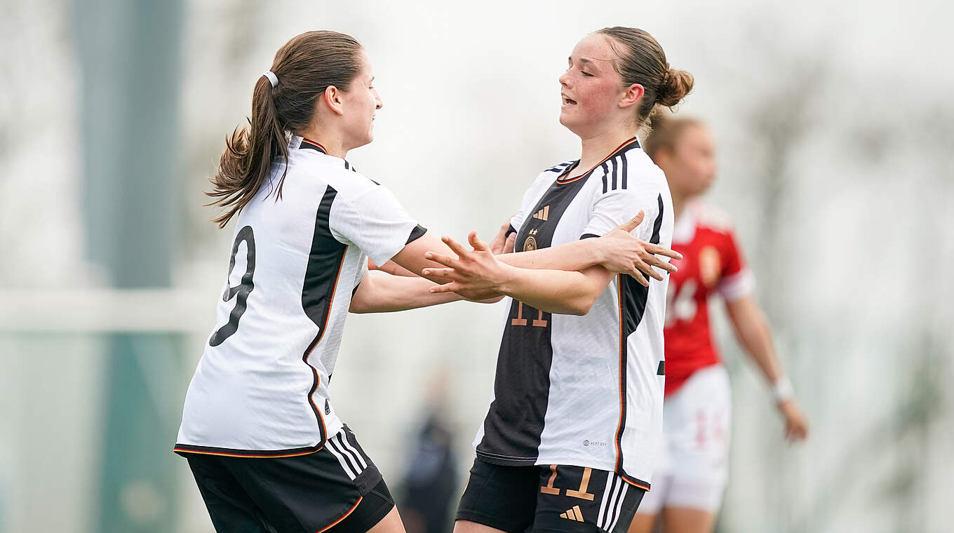 Lilli Becker (l.) und Amy Wrigge (r.) © Christian Hofer/Getty Images for DFB