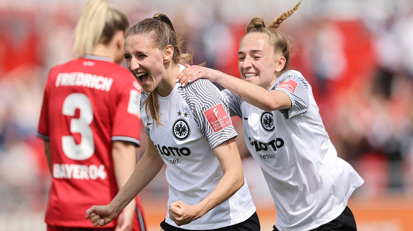 Platz drei weiter im Blick: Frankfurter Jubel in Leverkusen © Getty Images