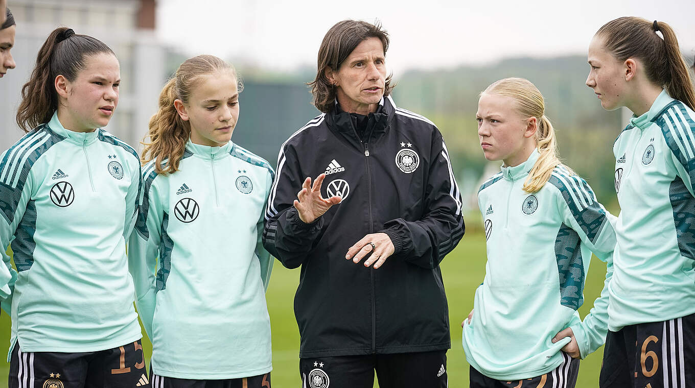 U 15-Trainerin Bettina Wiegmann lobt: "Die Mädels sind sehr aufnahmefähig"
 © Getty Images