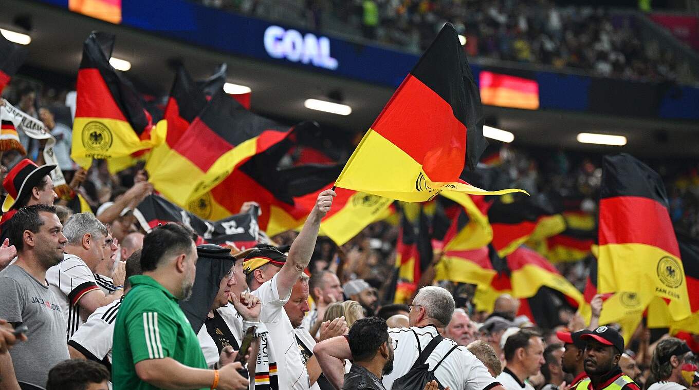 Gastspiel in Warschau: Fans können mit dem Bus oder mit dem Flugzeug dabei sein © Getty Images