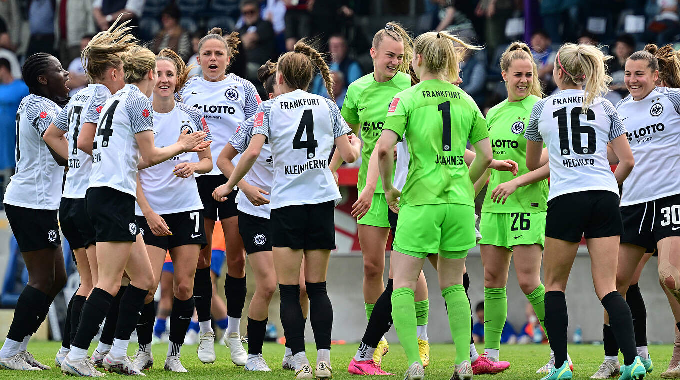 Erreichen die Champions-League-Qualifikation: Frankfurts Spielerinnen jubeln © Imago