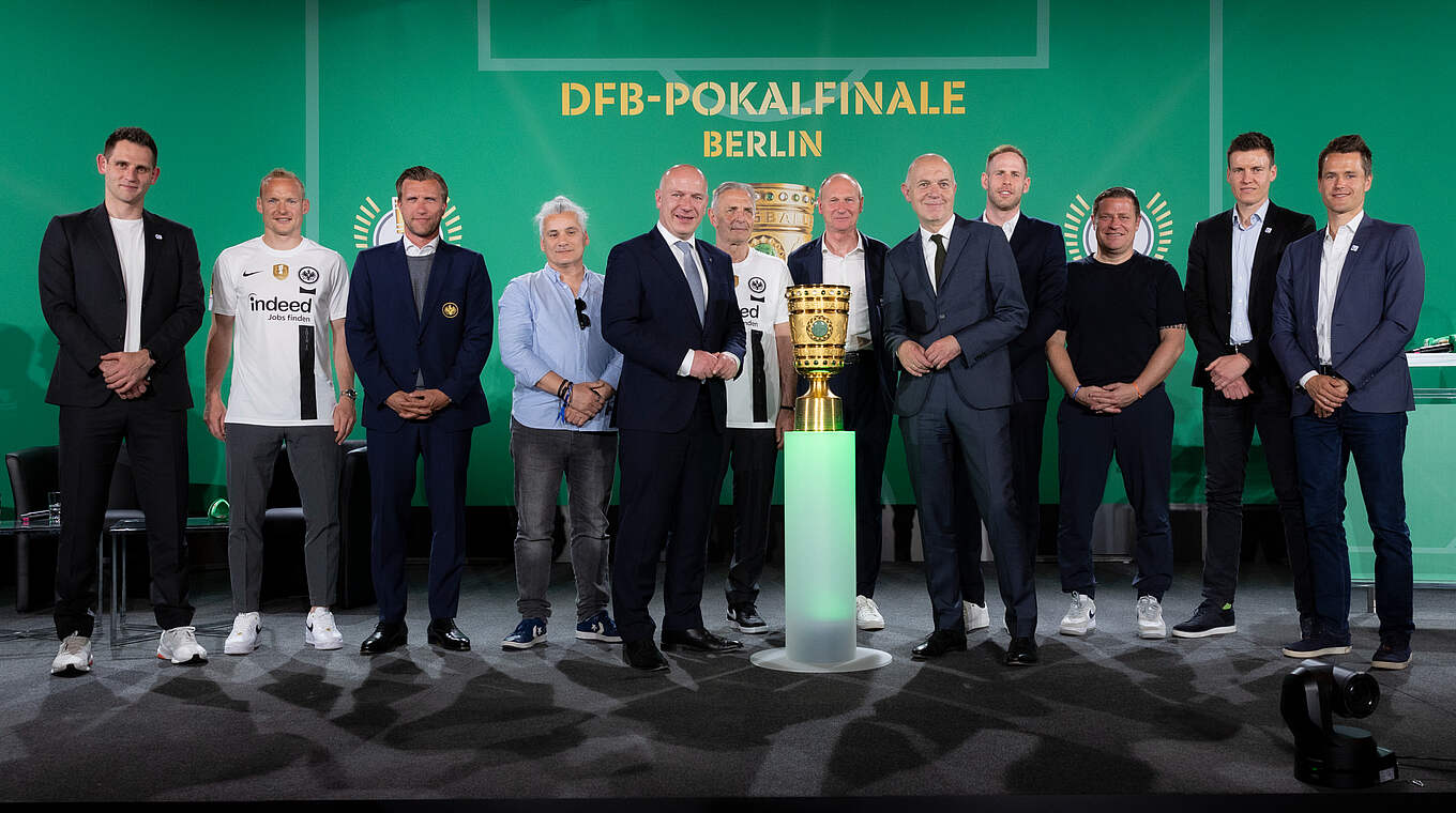 Fußballprominenz beim "Cup Handover": DFB-Pokal ist zurück in Berlin © Thomas Böcker/DFB