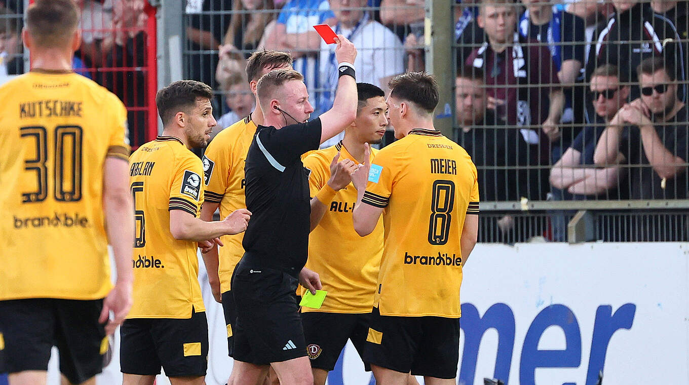 Ist gegen Oldenburg nicht gesperrt: Kyu-Hyun Park (2.v.r.) von Dynamo Dresden © imago