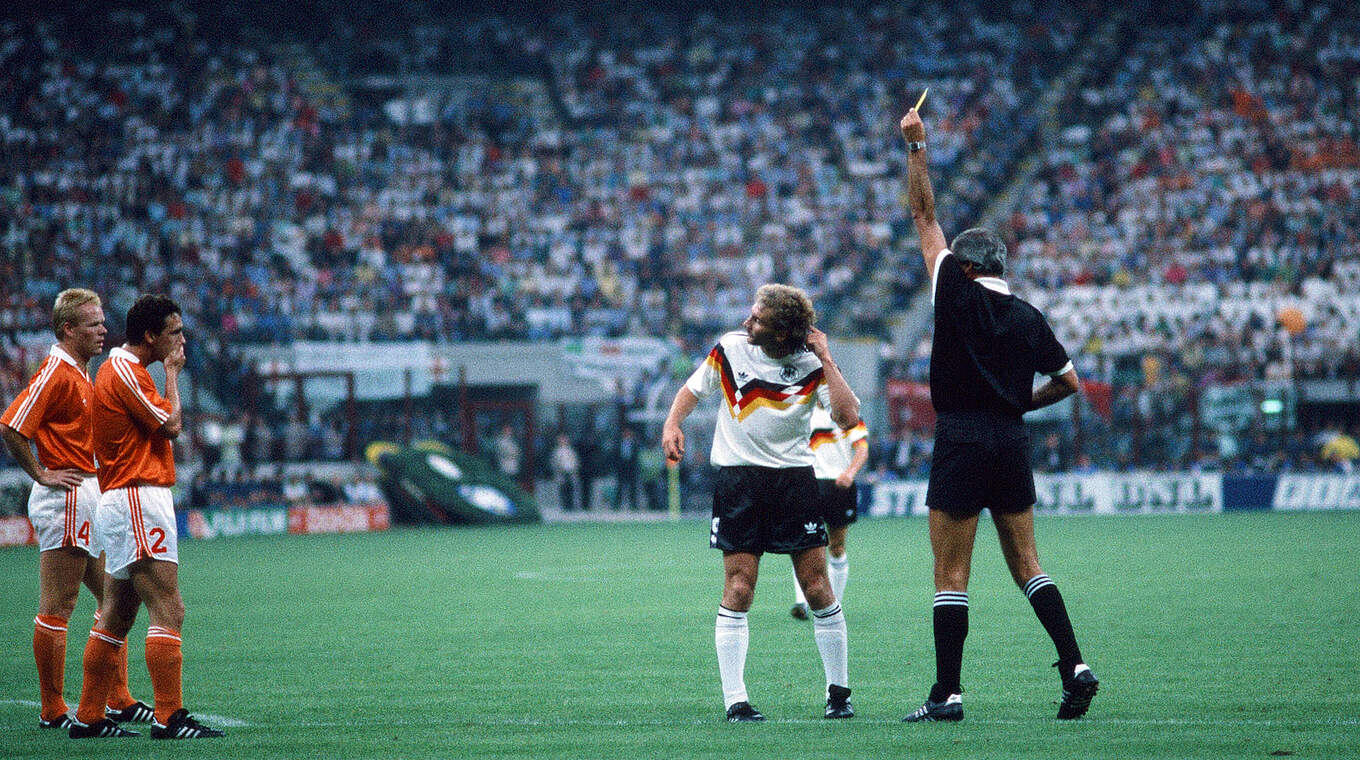 Eklat im WM-Achtelfinale 1990: Rijkaard bespuckt Völler, Losteau zeigt beiden Rot © Imago