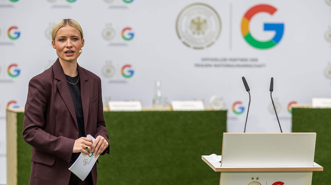 Moderatorin Lena Cassel © DFB/Getty Images