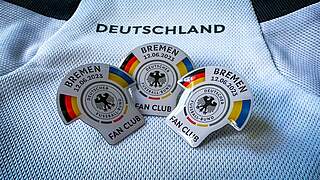 Bei den Fans heiß begehrt: die Spieltag-Pins © Fan Club Nationalmannschaft