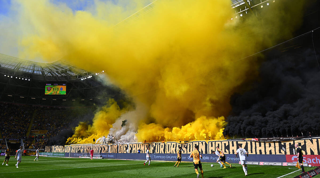 Massiver Einsatz von Rauchkörpern: Geldstrafe für Dynamo Dresden © imago