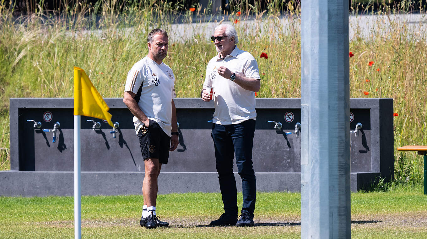 Bundestrainer Hansi Flick (l.) und Sportdirektor Rudi Völler (r.) © DFB/GES-Sportfoto