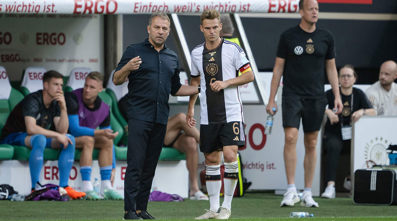 Flick (l.): "We have a plan that we will continue to follow." © GES Sportfoto
