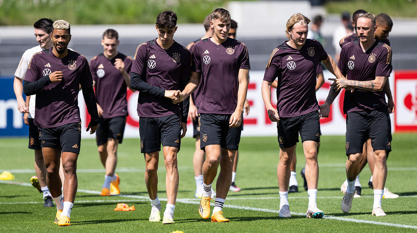 Benjamin Henrichs, Kai Havertz, Nico Schlotterbeck, Julian Brandt, Marius Wolf (v.l.n.r.) © GES/DFB