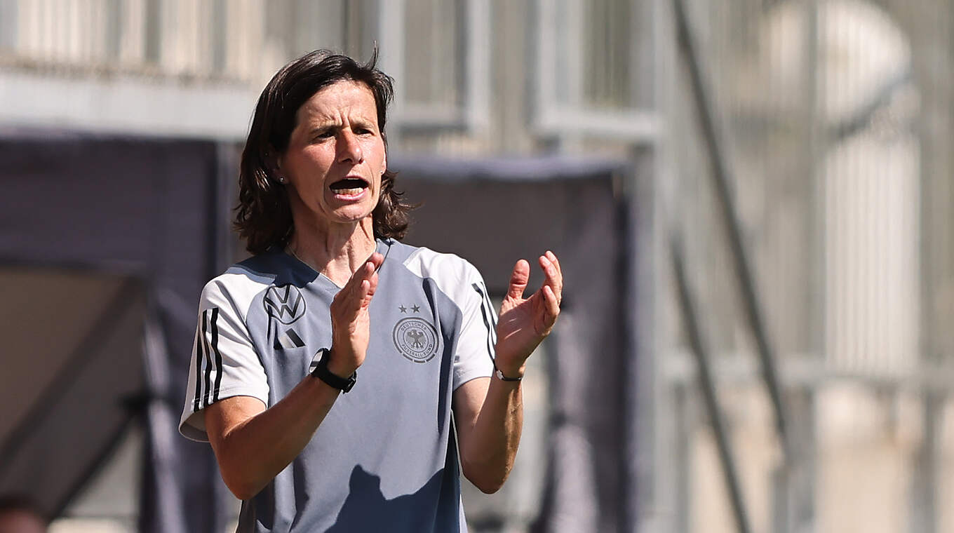 Bettina Wiegmann: "Wir haben viele Spielerinnen dabei, die viel Talent mitbringen" © Christof Köpsel/Getty Images for DFB