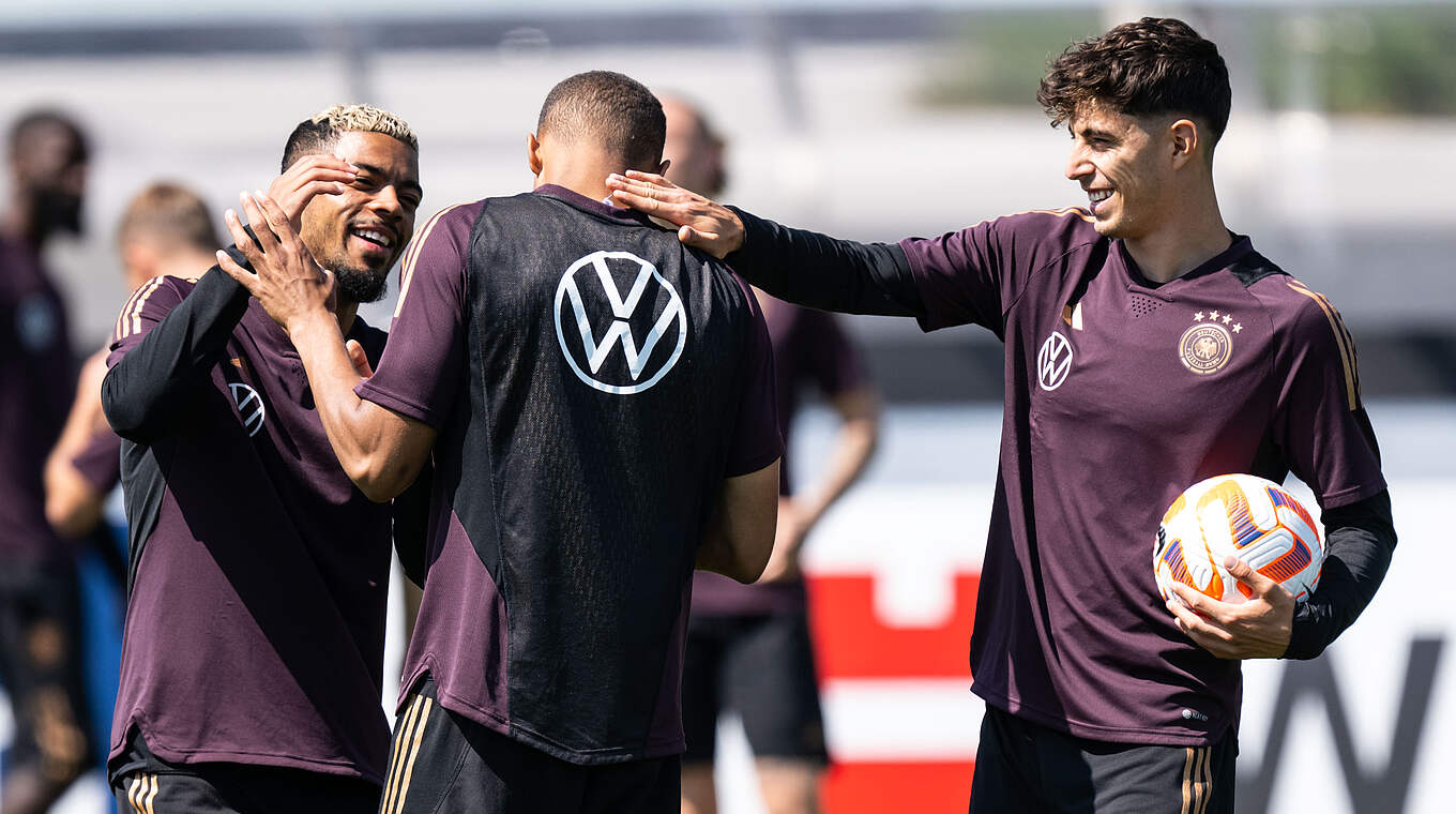 Benjamin Henrichs, Malick Thiaw und Kai Havertz (v.l.n.r.) © GES/Markus Gilliar