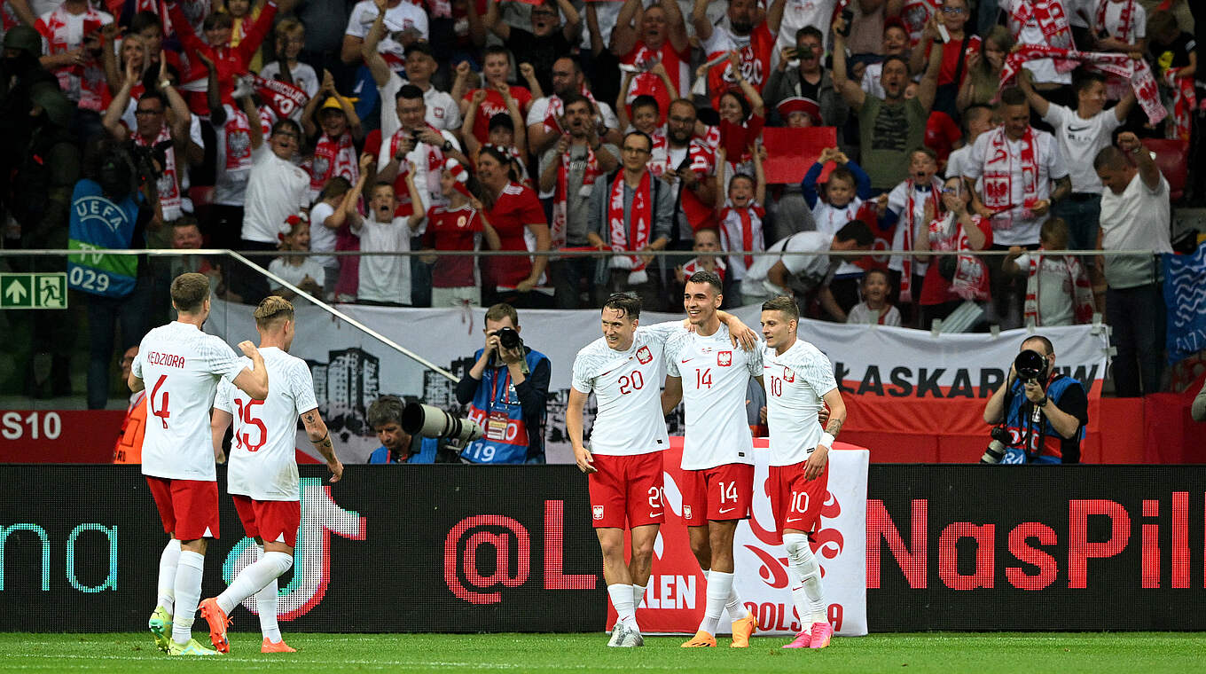 Polen geht durch Jakub Kiwior in Führung (31.) © Getty Images