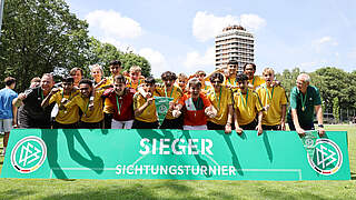 Titelträger: Die Auswahl des Niederrheins sichert sich den Turniersieg © Getty Images