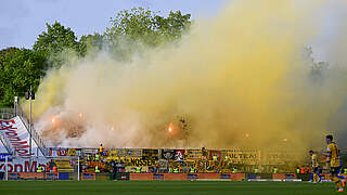 Pyrotechnik beim Spiel in Meppen: Dynamo Dresden wird zur Kasse gebeten © imago