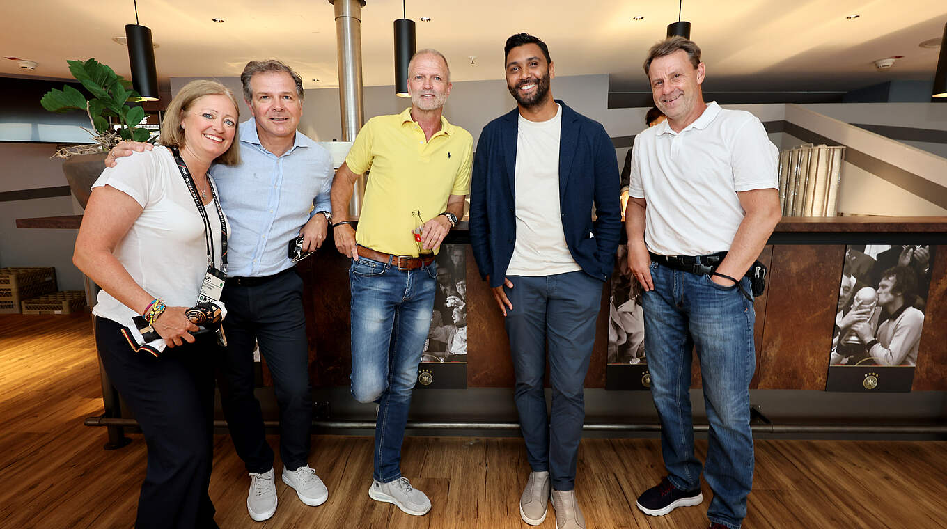 Zu Gast beim Treffen: Renate Lingor, Andy Möller, Holger Fach, Marvin Compper, Manfred Binz (v.l.) © Getty Images