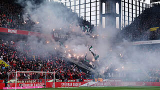 Pyrotechnik beim Derby in Köln: Gladbach muss Geldstrafe zahlen © Getty Images