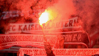 Pyrotechnik im Block: Der 1. FC Kaiserslautern muss eine Geldstrafe zahlen © Getty Images