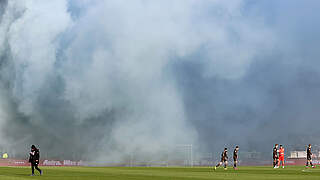 Massiv Pyrotechnik gezündet: Anhänger von Hansa Rostock beim Spiel auf St. Pauli © Getty Images