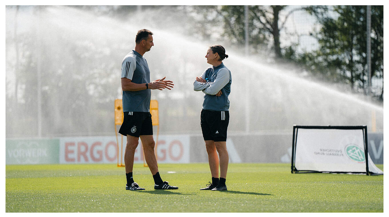 Torwärtintrainer Michael Fuchs (l.) und Teampsychologin Birgit Prinz © Sofieke van Bilsen/DFB