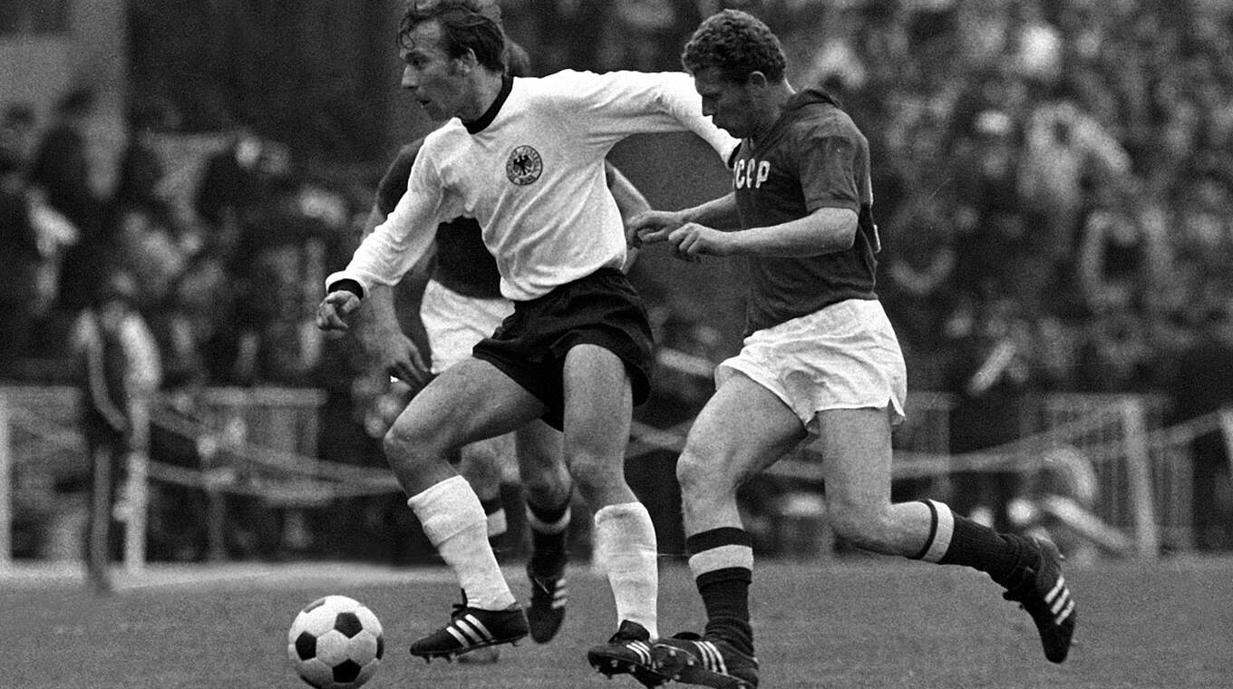 66 Länderspiele für Deutschland: Höttges (l.), 1972 Europa- und 1974 Weltmeister © Imago